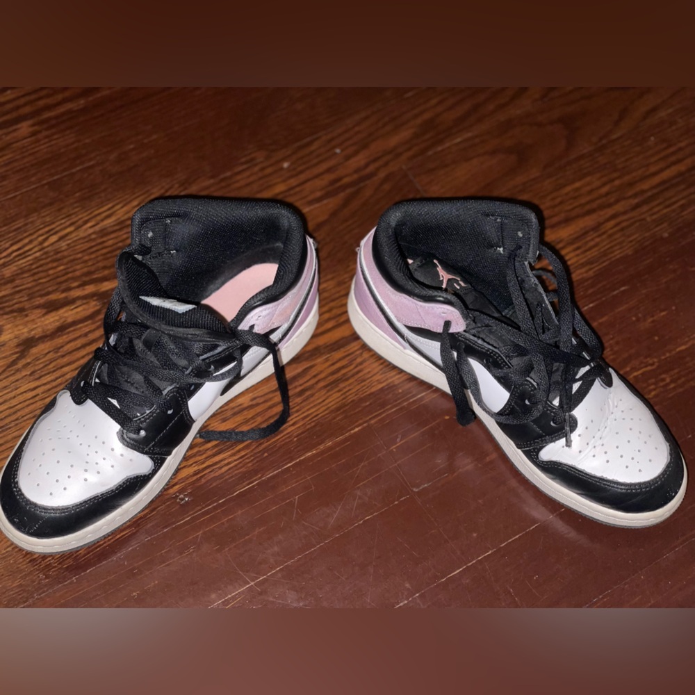 Nike Jordan 1  Black and Pink Sneakers
